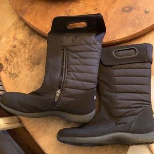 Patagonia Women’s snow boots black size 7